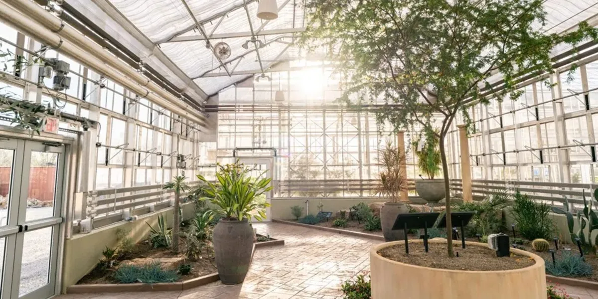 تاسیسات و تجهیزات گلخانه